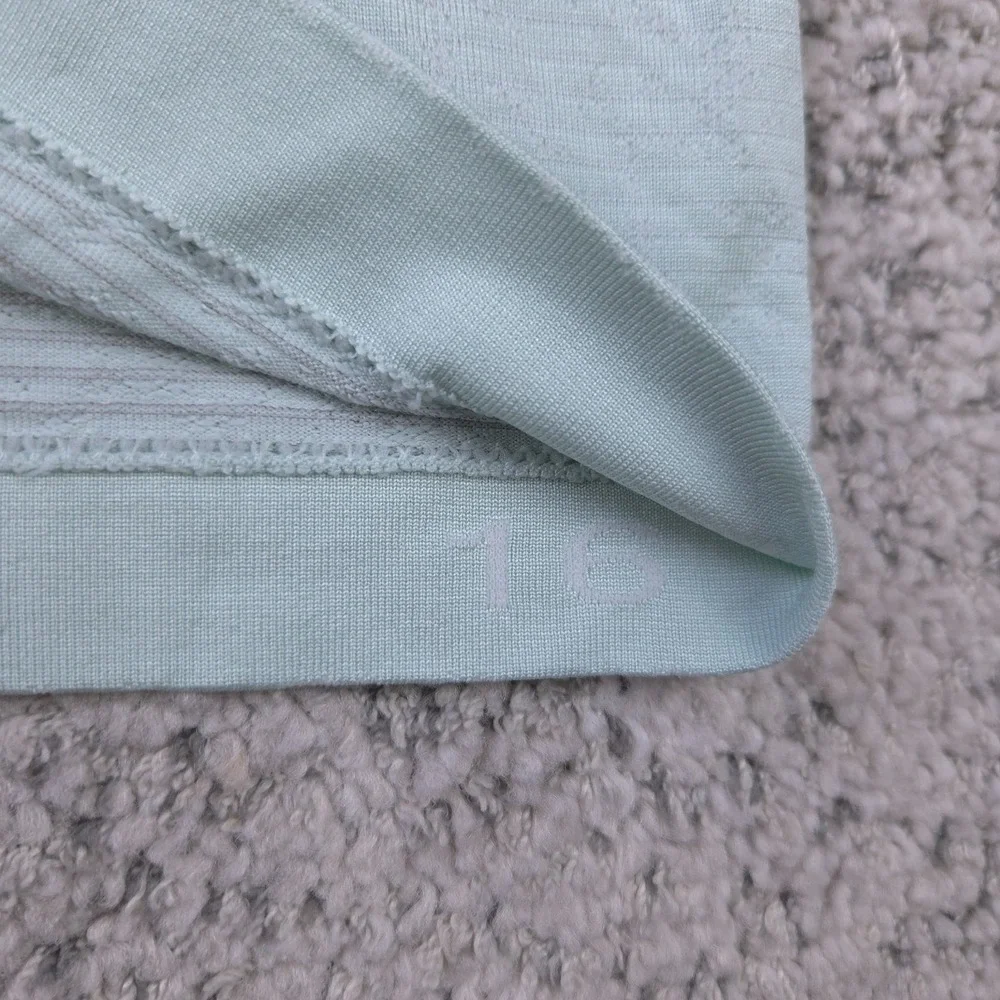 Lululemon Yoga Top Womens 16 Shirt Tee Crew Neck Long Sleeve Thumb Loops Mint